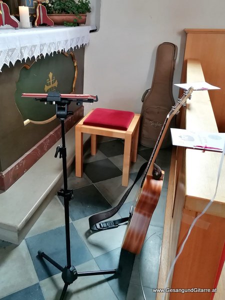Brederis Rankweil Kapelle Kirche Taufsängerin Sängerin mit Gitarre Taufe Musik Taufmusik Bodensee Musikerin Gitarre Gesang Kirche Taufsängerin Vorarlberg www.gesangundgitarre.at Gesang Gitarre Yvonne Brugger