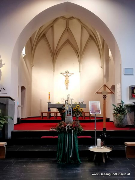 Kirche Hl. Agnes Klaus Trauerfeier Beerdigung Verabschiedung Vorarlberg Musik Kirche Trauersängerin Sängerin mit Gitarre www.trauer-musik.at www.gesangundgitarre.at Gesang Gitarre Yvonne Brugger Trauersängerin Kirchensängerin
