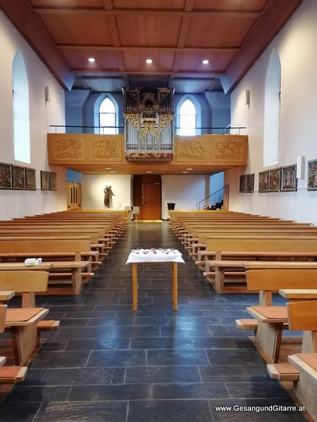 Kirche Hl. Agnes Klaus Trauerfeier Beerdigung Verabschiedung Vorarlberg Musik Kirche Trauersängerin Sängerin mit Gitarre www.trauer-musik.at www.gesangundgitarre.at Gesang Gitarre Yvonne Brugger Trauersängerin Kirchensängerin