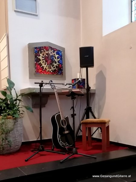 Kirche Hl. Agnes Klaus Trauerfeier Beerdigung Verabschiedung Vorarlberg Musik Kirche Trauersängerin Sängerin mit Gitarre www.trauer-musik.at www.gesangundgitarre.at Gesang Gitarre Yvonne Brugger Trauersängerin Kirchensängerin
