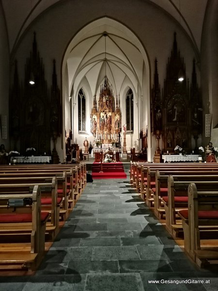 Kirche Hl. Jakobus Fraxern Trauerfeier Beerdigung Verabschiedung Vorarlberg Musik Kirche Trauersängerin Sängerin mit Gitarre www.trauer-musik.at www.gesangundgitarre.at Gesang Gitarre Yvonne Brugger Trauersängerin Kirchensängerin