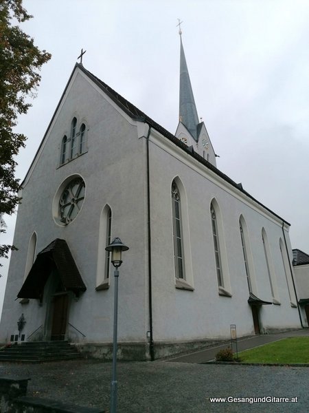 Kirche Hl. Jakobus Fraxern Trauerfeier Beerdigung Verabschiedung Vorarlberg Musik Kirche Trauersängerin Sängerin mit Gitarre www.trauer-musik.at www.gesangundgitarre.at Gesang Gitarre Yvonne Brugger Trauersängerin Kirchensängerin
