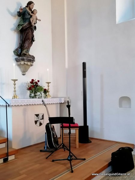 St. Peter Kloster Kirche Bludenz Trauerfeier Beerdigung Verabschiedung Vorarlberg Musik Kirche Trauersängerin Sängerin mit Gitarre www.trauer-musik.at www.gesangundgitarre.at Gesang Gitarre Yvonne Brugger Trauersängerin Kirchensängerin