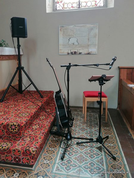 Langen bei Bregenz Kirche Taufsängerin Sängerin mit Gitarre Taufe Musik Taufmusik Bodensee Musikerin Gitarre Gesang Kirche Taufsängerin Vorarlberg www.gesangundgitarre.at Gesang Gitarre Yvonne Brugger