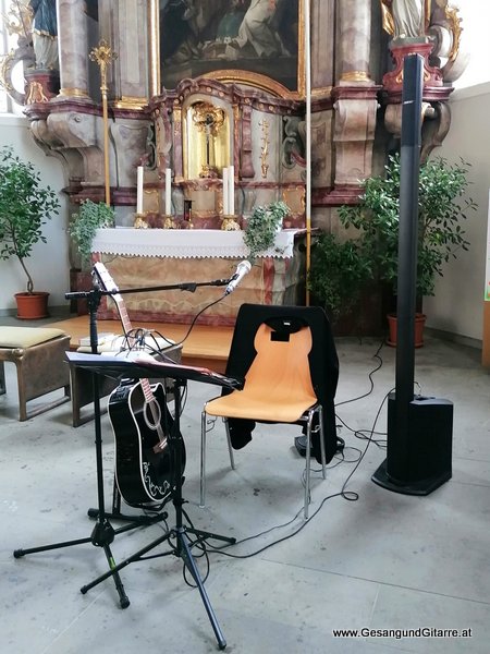 Langenegg Bregenzerwald Trauerfeier Begräbnis Beerdigung Verabschiedung Vorarlberg Musik Kirche Trauersängerin Sängerin mit Gitarre www.trauer-musik.at www.gesangundgitarre.at Gesang Gitarre Yvonne Brugger Trauersängerin Kirchensängerin