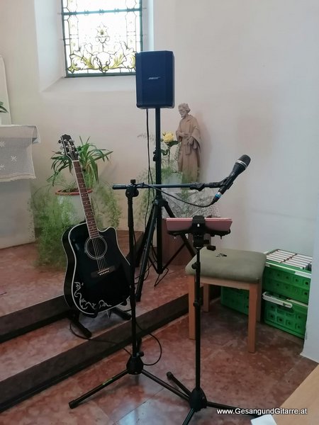 Hohenems Kapelle Kirche Taufsängerin Sängerin mit Gitarre Taufe Musik Taufmusik Bodensee Musikerin Gitarre Gesang Kirche Taufsängerin Vorarlberg www.gesangundgitarre.at Gesang Gitarre Yvonne Brugger