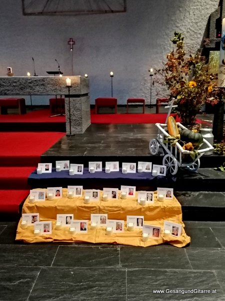 Jahrtagsmesse Gedenkfeier Rankweil Trauerfeier Beerdigung Verabschiedung Rankweil Vorarlberg Musik Kirche Trauersängerin Sängerin mit Gitarre www.gesangundgitarre.at Gesang Gitarre Yvonne Brugger