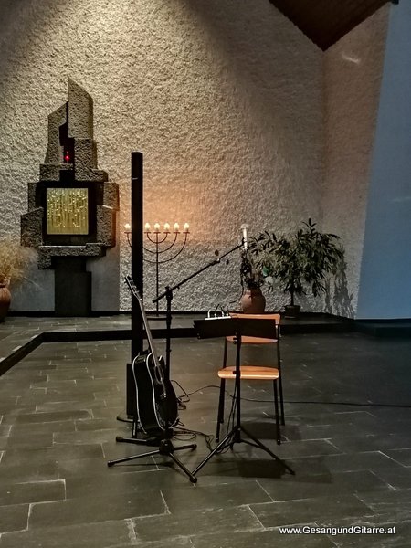 Jahrtagsmesse Gedenkfeier Rankweil Trauerfeier Beerdigung Verabschiedung Rankweil Vorarlberg Musik Kirche Trauersängerin Sängerin mit Gitarre www.gesangundgitarre.at Gesang Gitarre Yvonne Brugger