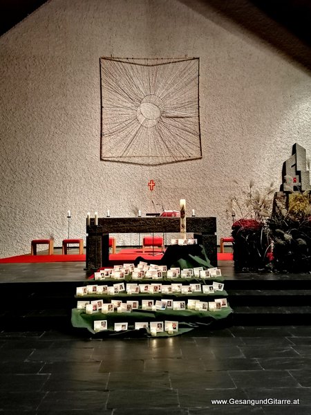 Gedenkgottesdienst Allerseelen Gedenkfeier Rankweil Trauerfeier Beerdigung Verabschiedung Rankweil Vorarlberg Musik Kirche Trauersängerin Sängerin mit Gitarre www.gesangundgitarre.at Gesang Gitarre Yvonne Brugger