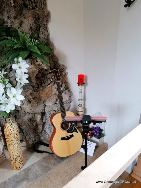 Taufe Höchst Kapelle Kirche Taufsängerin Sängerin mit Gitarre Taufe Musik Taufmusik Bodensee Musikerin Gitarre Gesang Kirche Taufsängerin Vorarlberg www.gesangundgitarre.at Gesang Gitarre Yvonne Brugger