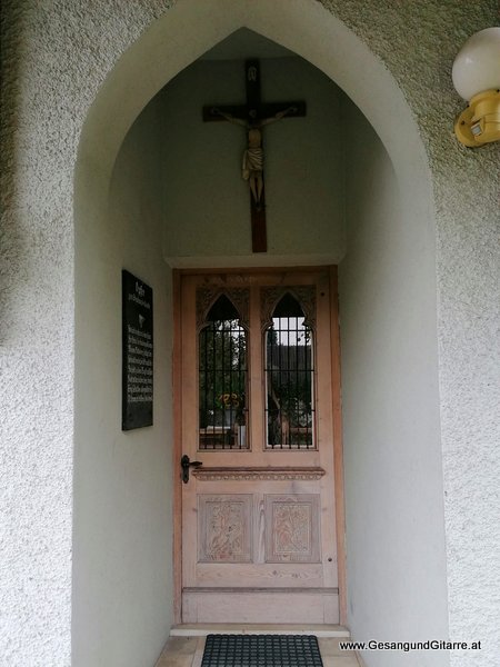 Taufe Höchst Kapelle Kirche Taufsängerin Sängerin mit Gitarre Taufe Musik Taufmusik Bodensee Musikerin Gitarre Gesang Kirche Taufsängerin Vorarlberg www.gesangundgitarre.at Gesang Gitarre Yvonne Brugger