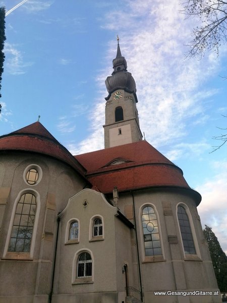 Kirche Rheintal Höchst Bodensee Trauerfeier Beerdigung Verabschiedung Vorarlberg Musik Kirche Trauersängerin Sängerin mit Gitarre www.trauer-musik.at www.gesangundgitarre.at Gesang Gitarre Yvonne Brugger Trauersängerin Kirchensängerin
