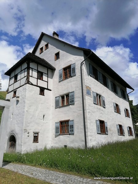 Standesamt Schlössle Röthis Musik Solomusikerin Sängerin Hochzeitssängerin Hochzeit Trauung Vorarlberg Kirche www.gesangundgitarre.at Gesang Gitarre Yvonne Brugger