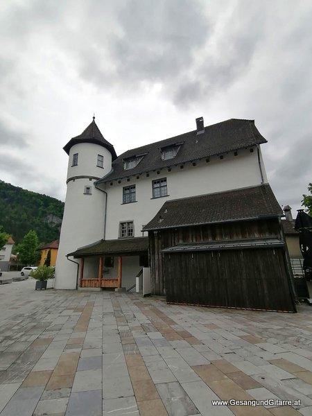 Standesamt Junker Jonas Schloss Götzis Musik Solomusikerin Sängerin Hochzeitssängerin Hochzeit Trauung Vorarlberg Kirche www.gesangundgitarre.at Gesang Gitarre Yvonne Brugger