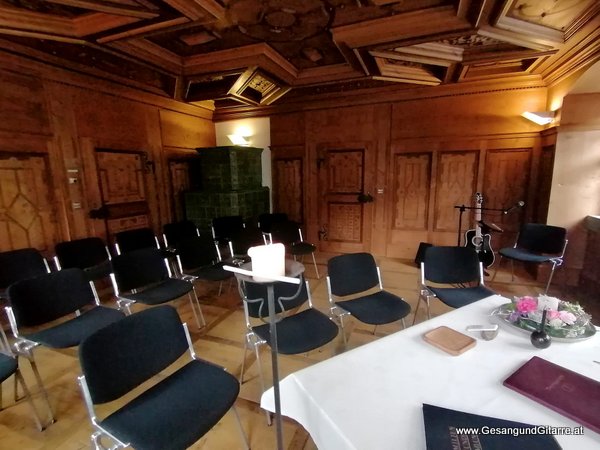 Standesamt Junker Jonas Schloss Götzis Musik Solomusikerin Sängerin Hochzeitssängerin Hochzeit Trauung Vorarlberg Kirche www.gesangundgitarre.at Gesang Gitarre Yvonne Brugger