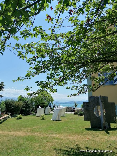 Trauung Hochzeit Kirche Wasserburg Baden Württemberg Bodensee Musik Solomusikerin Sängerin Hochzeitssängerin Hochzeit Trauung Vorarlberg Kirche www.gesangundgitarre.at Gesang Gitarre Yvonne Brugger