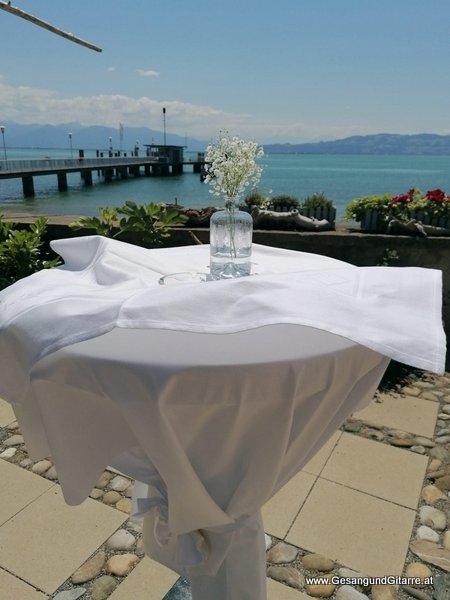 Trauung Hochzeit Kirche Wasserburg Baden Württemberg Bodensee Musik Solomusikerin Sängerin Hochzeitssängerin Hochzeit Trauung Vorarlberg Kirche www.gesangundgitarre.at Gesang Gitarre Yvonne Brugger