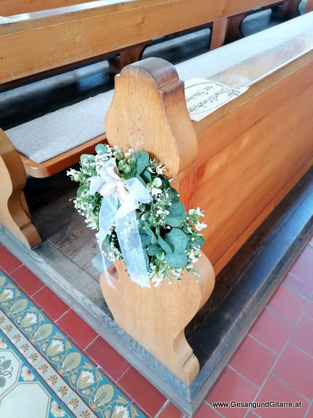 Trauung Hochzeit Kirche Wasserburg Baden Württemberg Bodensee Musik Solomusikerin Sängerin Hochzeitssängerin Hochzeit Trauung Vorarlberg Kirche www.gesangundgitarre.at Gesang Gitarre Yvonne Brugger