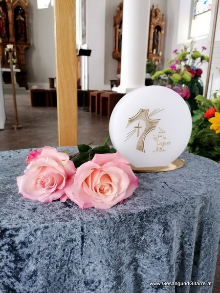 Kirche Lauterach Vorarlberg Trauerfeier Beerdigung Verabschiedung Musik Kirche Solomusikerin Sängerin mit Gitarre www.trauer-musik.at www.gesangundgitarre.at Gesang Gitarre Yvonne Brugger Trauersängerin Kirchensängerin Kirche Trauerfeier Beerdigung Verabschiedung Vorarlberg Musik Kirche Sängerin mit Gitarre www.trauer-musik.at www.gesangundgitarre.at Gesang Gitarre Yvonne Brugger Trauersängerin Kirchensängerin