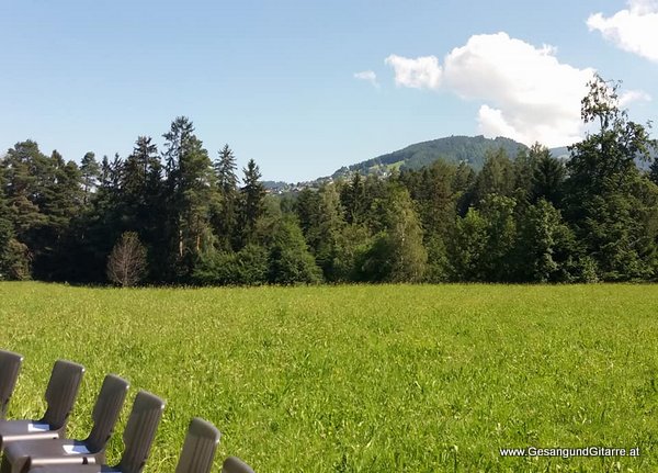 Sängerin Trauersängerin Beerdigung Verabschiedung Yvonne Brugger Gitarre Vorarlberg