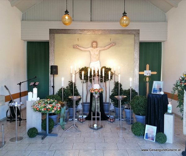 Friedhofskapelle Friedhofshalle Leichenhalle Bregenz Mariahilf Musik Trauerfeier Kirche Trauersängerin Sängerin mit Gitarre Vorarlberg Beerdigung Begräbnis Trauerfeier Verabschiedung Bregenz Vorarlberg www.gesangundgitarre.at yvonne brugger