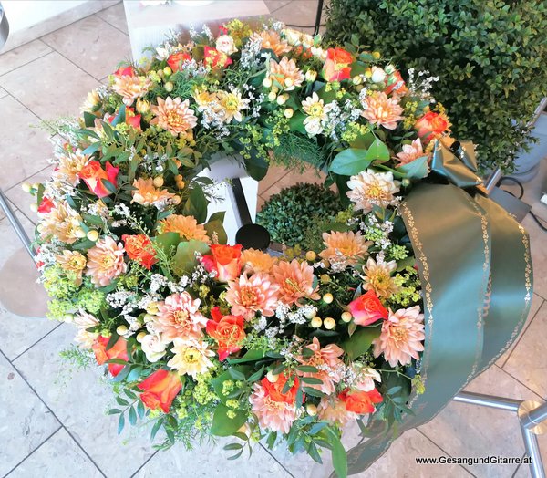 Friedhofskapelle Friedhofshalle Leichenhalle Bregenz Mariahilf Musik Trauerfeier Kirche Trauersängerin Sängerin mit Gitarre Vorarlberg Beerdigung Begräbnis Trauerfeier Verabschiedung Bregenz Vorarlberg www.gesangundgitarre.at yvonne brugger