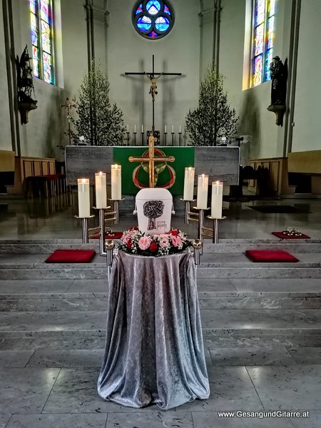 Trauersängerin Sulz Trauerfeier Kirche Trauersängerin Sängerin mit Gitarre Vorarlberg Beerdigung Begräbnis Trauerfeier Verabschiedung Vorarlberg www.gesangundgitarre.at yvonne brugger