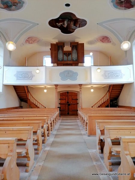Vandans Musik Trauerfeier Kirche Trauersängerin Sängerin mit Gitarre Beerdigung Begräbnis Trauerfeier Verabschiedung Vorarlberg www.gesangundgitarre.at yvonne brugger