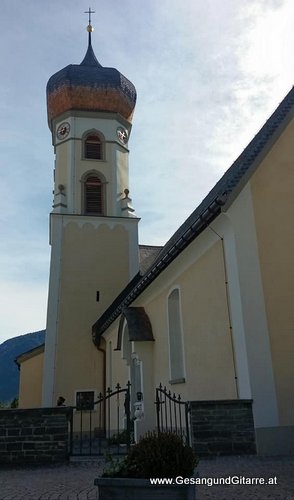 Sängerin Hochzeitssängerin Kirchensängerin Solosängerin Yvonne Brugger Vorarlberg Trauung Kirche