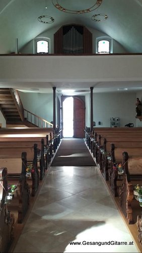 Sängerin Hochzeitssängerin Kirchensängerin Solosängerin Yvonne Brugger Vorarlberg Trauung Kirche