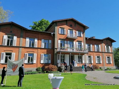 Sängerin Hochzeitssängerin Solosängerin Musikerin GesangundGitarre Yvonne Brugger Trauung Hochzeit Sektempfang Standesamt Musik Lindau Deutschland Bayern